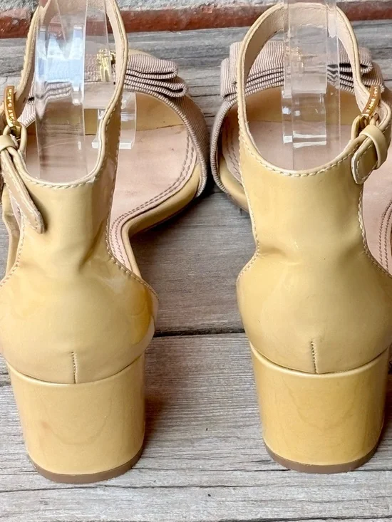 Tory Burch Beige Neutral Patent Leather Ankle Strap Bow Logo Heels Sz 7 - Picture 6 of 10